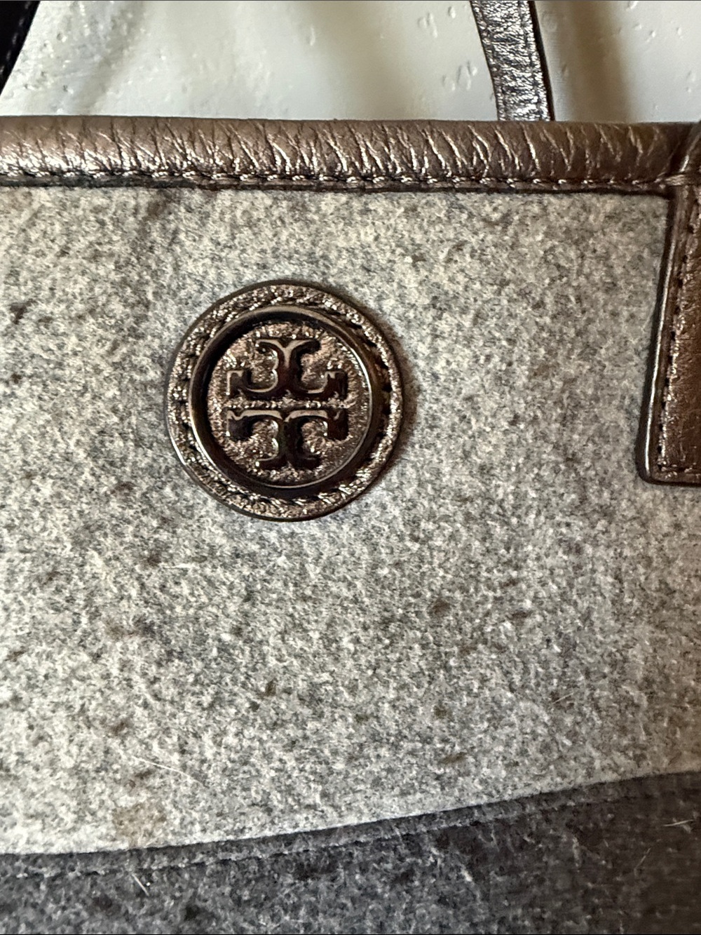 Tory Burch Two-Tone Gray Wool Shoulder Bag with Metallic Trim - Picture 2 of 12